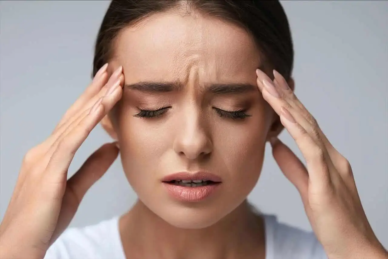 Mal di testa ricorrente? Ecco l’alimento insospettabile che lo provoca